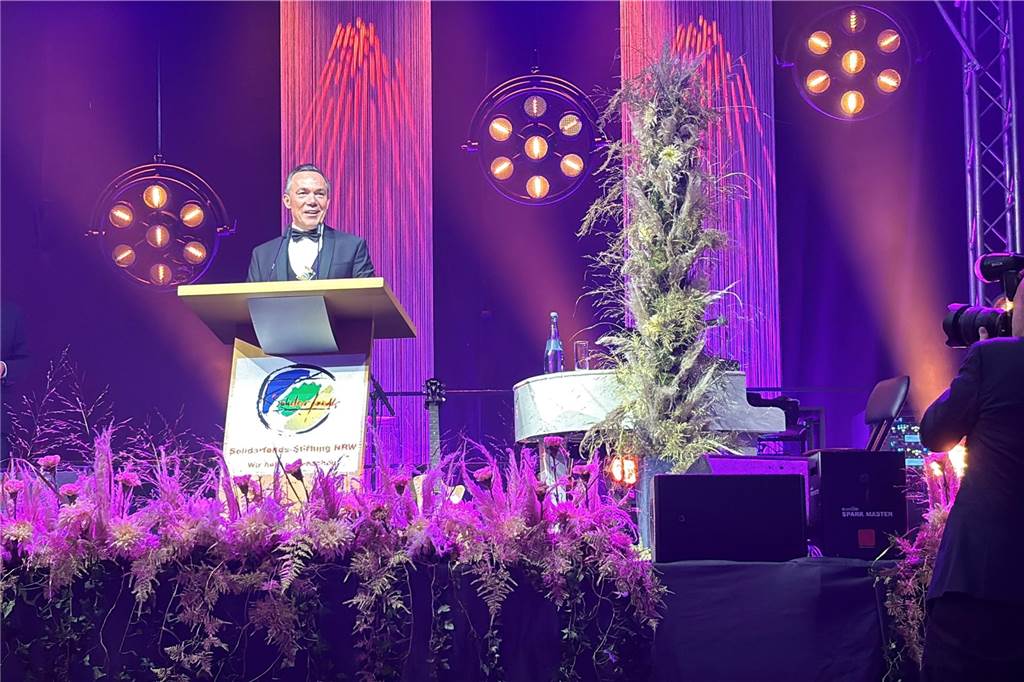 Die besten Bilder der Solidarfonds-Gala 2024: Feine Gäste feiern BVB, Hagedorn und Roland Kaiser
