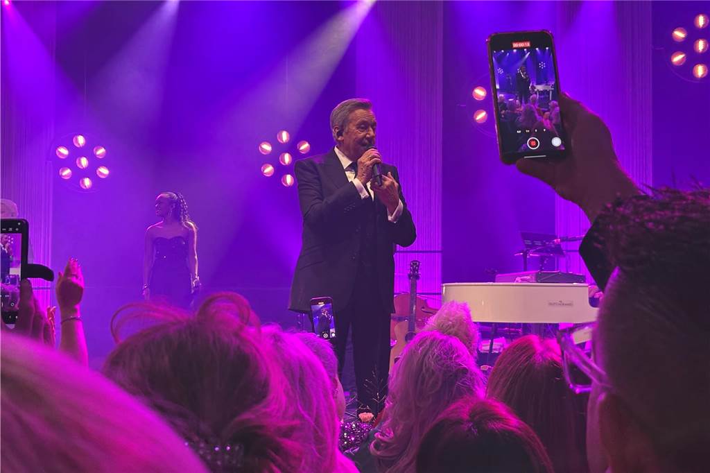 Die besten Bilder der Solidarfonds-Gala 2024: Feine Gäste feiern BVB, Hagedorn und Roland Kaiser