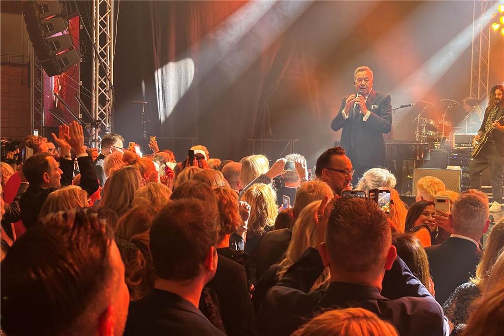 Die besten Bilder der Solidarfonds-Gala 2024: Feine Gäste feiern BVB, Hagedorn und Roland Kaiser