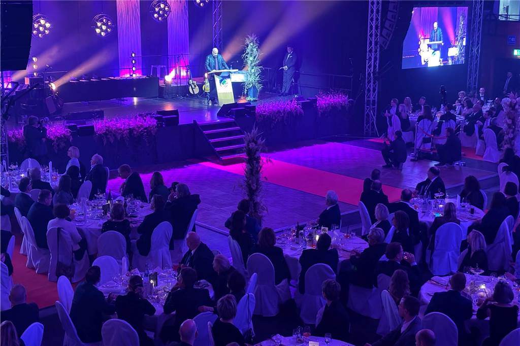 Die besten Bilder der Solidarfonds-Gala 2024: Feine Gäste feiern BVB, Hagedorn und Roland Kaiser