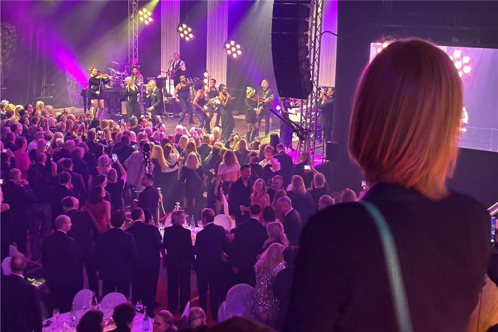 Die besten Bilder der Solidarfonds-Gala 2024: Feine Gäste feiern BVB, Hagedorn und Roland Kaiser