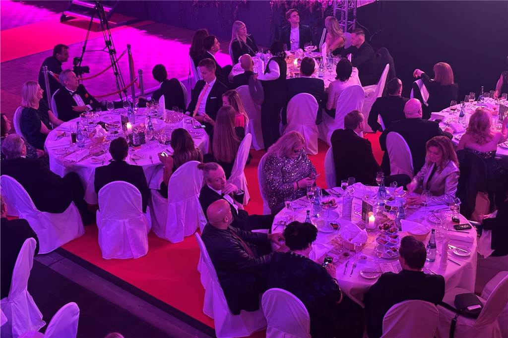 Die besten Bilder der Solidarfonds-Gala 2024: Feine Gäste feiern BVB, Hagedorn und Roland Kaiser