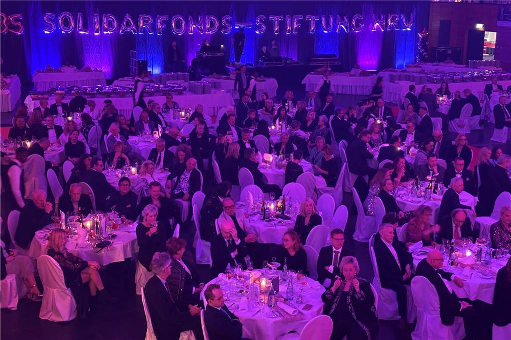 Die besten Bilder der Solidarfonds-Gala 2024: Feine Gäste feiern BVB, Hagedorn und Roland Kaiser