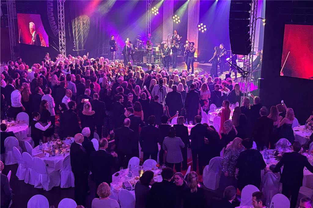 Die besten Bilder der Solidarfonds-Gala 2024: Feine Gäste feiern BVB, Hagedorn und Roland Kaiser