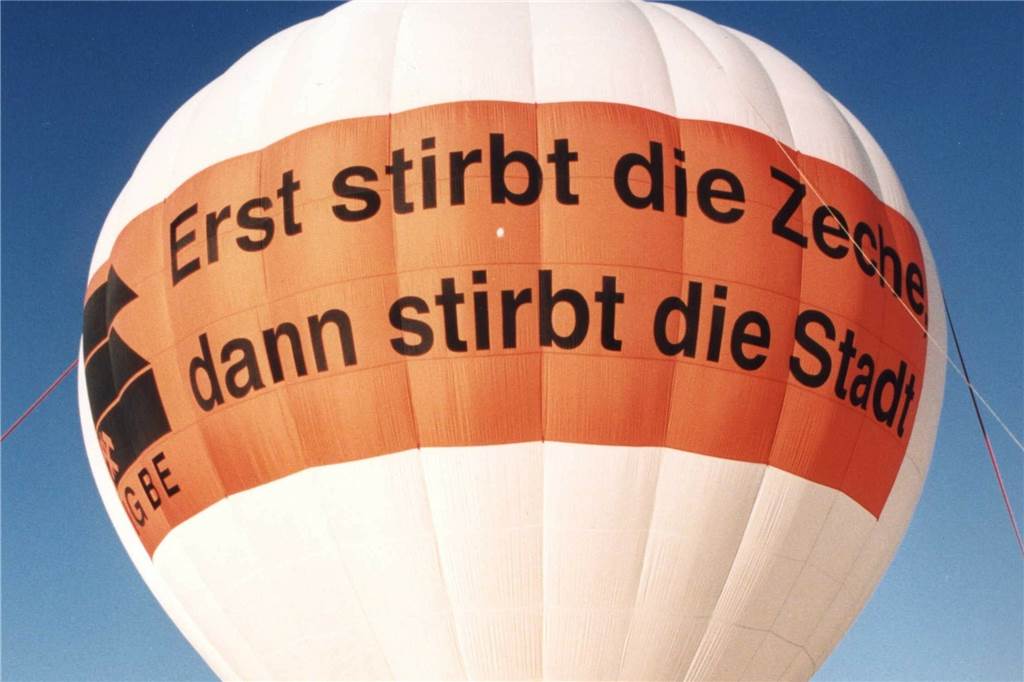Der Songtitel von „Virus D“ zierte als Gewerkschaftsslogan sogar einen Heißluftballon der IGBE.