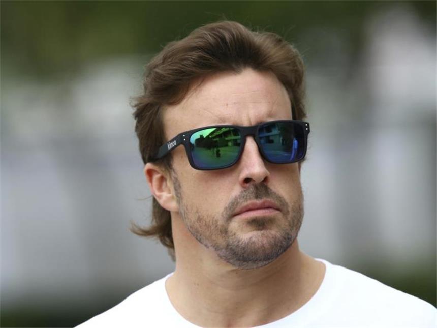 Verneigung vom Honda-Piloten Alonso: "Noch immer stolz" Der Spanier Fernando Alonso ist mit Rückschlägen bei McLaren-Honda vertraut. Foto: Vincent Phoon