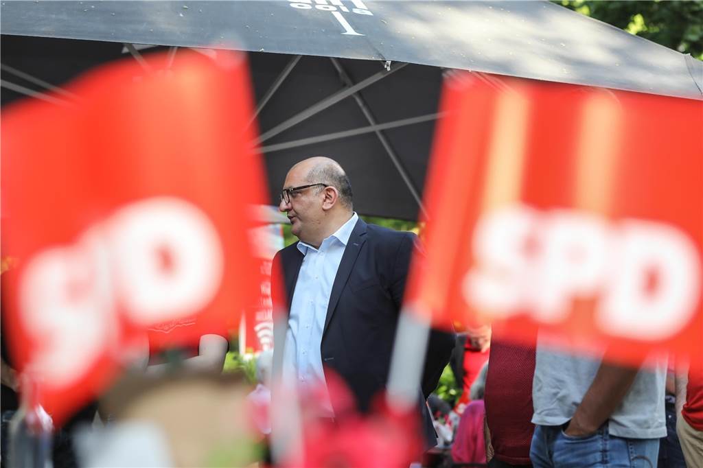 Gesunkene Wahlbeteiligung in Dortmund: „Ich bin mit meinem Latein am Ende“ Der SPD-Landtagsabgeordnete Volkan Baran hat zwar in der Nordstadt die meisten Stimmen bekommen, ärgert sich aber über die niedrige Wahlbeteiligung.