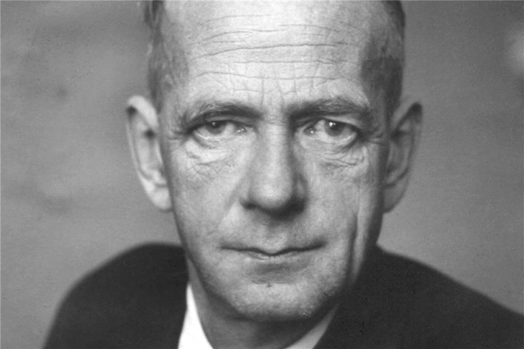 Der SPD-Vorsitzende Kurt Schumacher im Jahr 1946: Zwischen den Weltkriegen war Schumacher als Redakteur tätig und vertrat die SPD im baden-württembergischen Landtag sowie im Reichstag. Politisch verfolgt saß er zwischen 1933 und Kriegsende fast ununterbrochen in Konzentrationslagern.