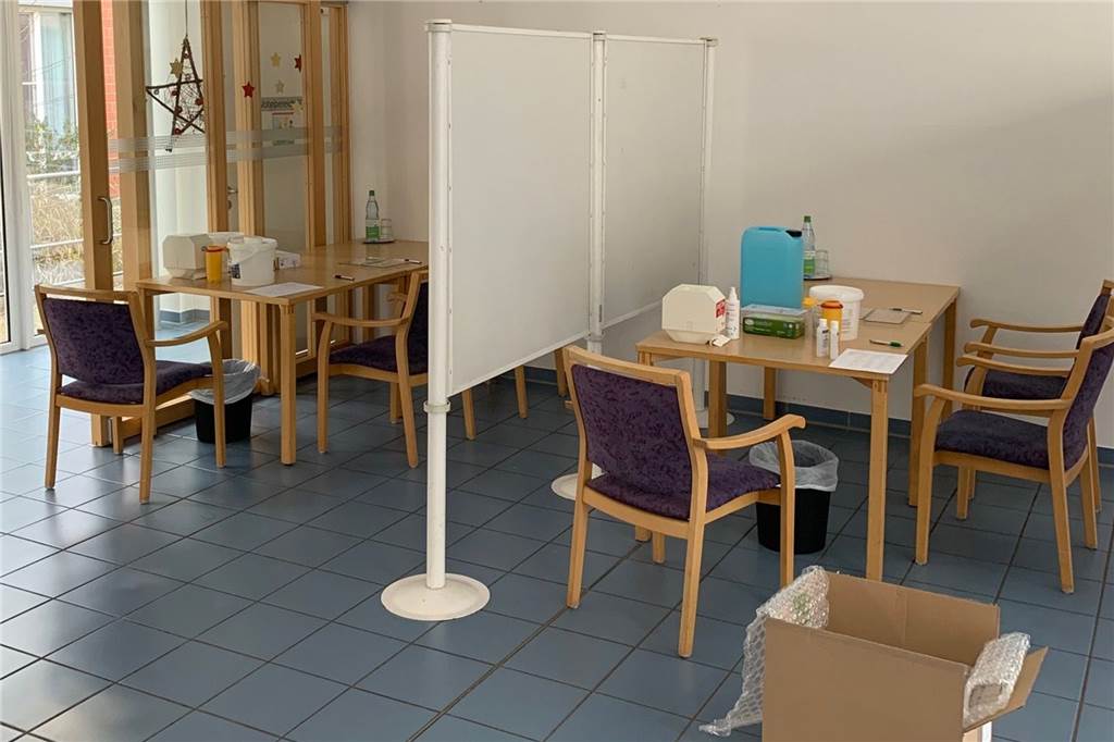 Große Freude am St.-Vitus-Stift Olfen nach gut angenommener Impfaktion Der Speisesaal des Vitus-Stifts wurde kurzerhand in ein Impfzentrum umgewandelt.