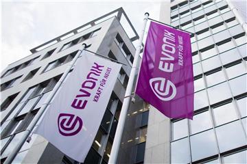 Der Spezialchemiekonzern Evonik hat seinen Gewinn im ersten Quartal deutlich gesteigert. Foto: Rolf Vennenbernd/Archiv