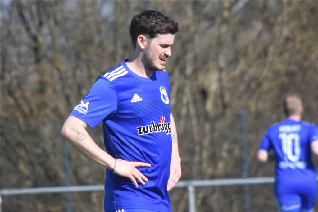 Routinier des BSV Heeren fällt mit Sehnenriss länger aus: „Es hat richtig geknallt“ Der spielende Co-Trainer des BSV Heeren, Arne Volkmer, fällt mit einem Bäderriss bis zum Ende des Jahres aus.