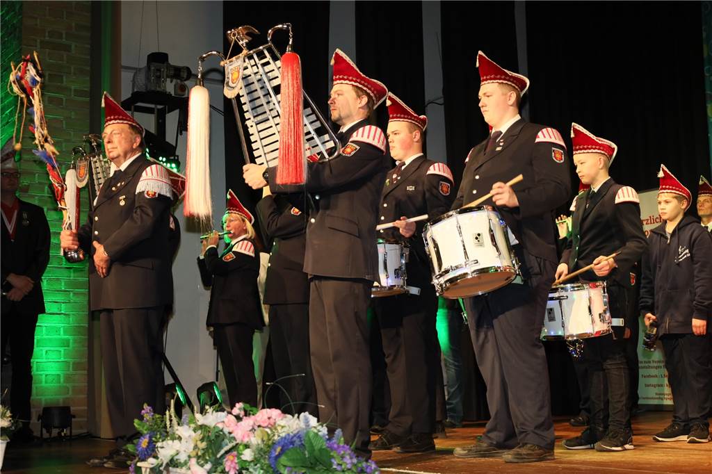 Mit schallendem „Helau“: Selm hat neues Stadtprinzenpaar Der Spielmannszug der Freiwilligen Feuerwehr Selm gab der Veranstaltung einen musikalischen Rahmen.