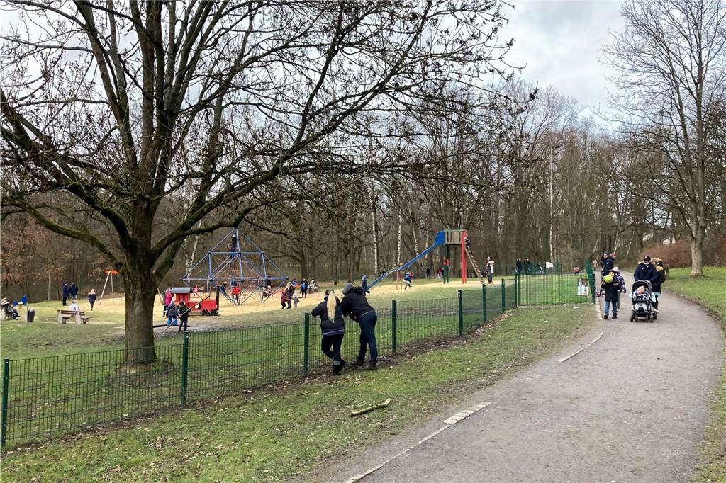 Wildgehege Grutholz zu voll? Familie gibt Ausflugtipp gegen Corona-Koller Der Spielplatz im Grutholz war am Samstag gut besucht.