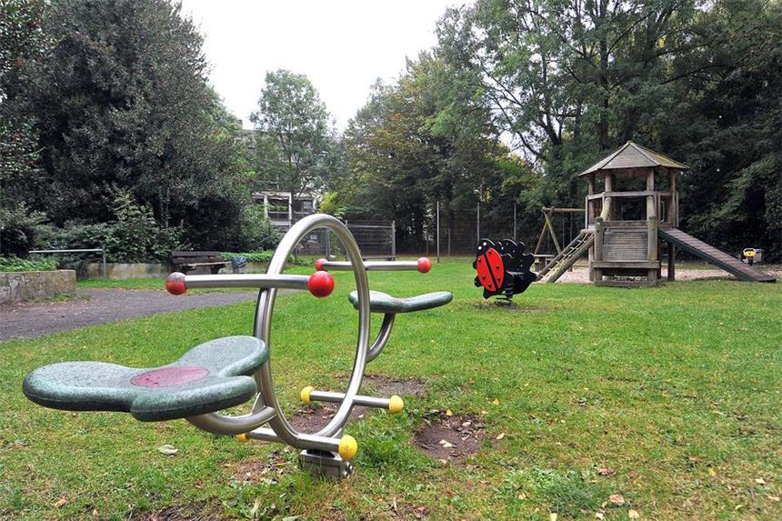 Sanierung von Spielplätzen läuft schleppend Der Spielplatz in der Hastingsallee Ecke Poststraße hat ein neues Wippgerät bekommen.