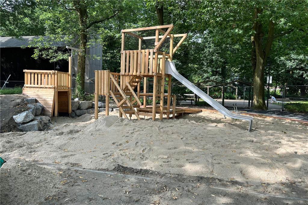 Wernes Kinder sind begeistert von Spielplatz am Gradierwerk Der Spielplatz während der Bauarbeiten.