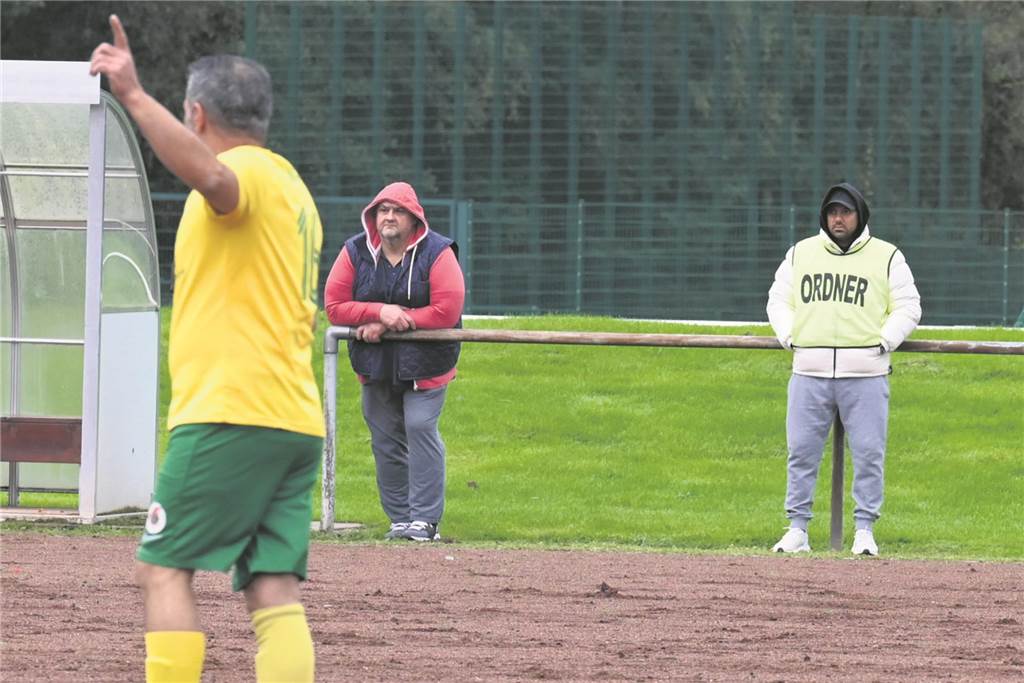 Krisengespräch, Ordner, Schiedsrichter-Gespann: Inneneinsichten eines Sonntags in der Kreisliga C FC 96 III - DJK SF Datteln II