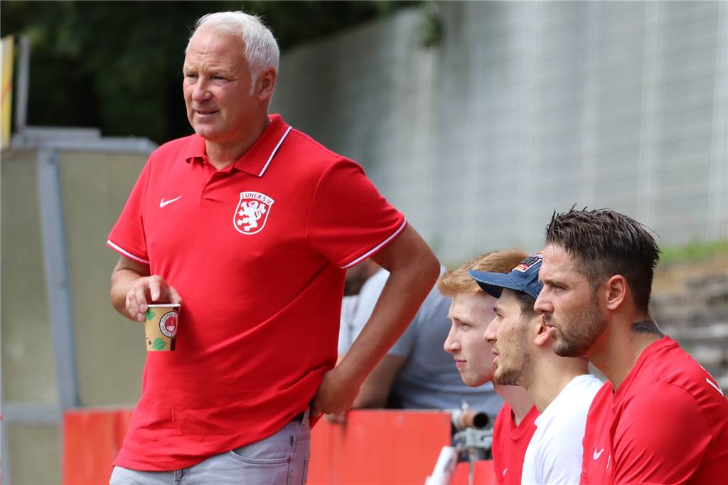 Marc Woller gibt sofortigen Rücktritt beim Lüner SV bekannt Der Sportliche Leiter Christian Hampel (l.) soll neuer LSV-Trainer werden.