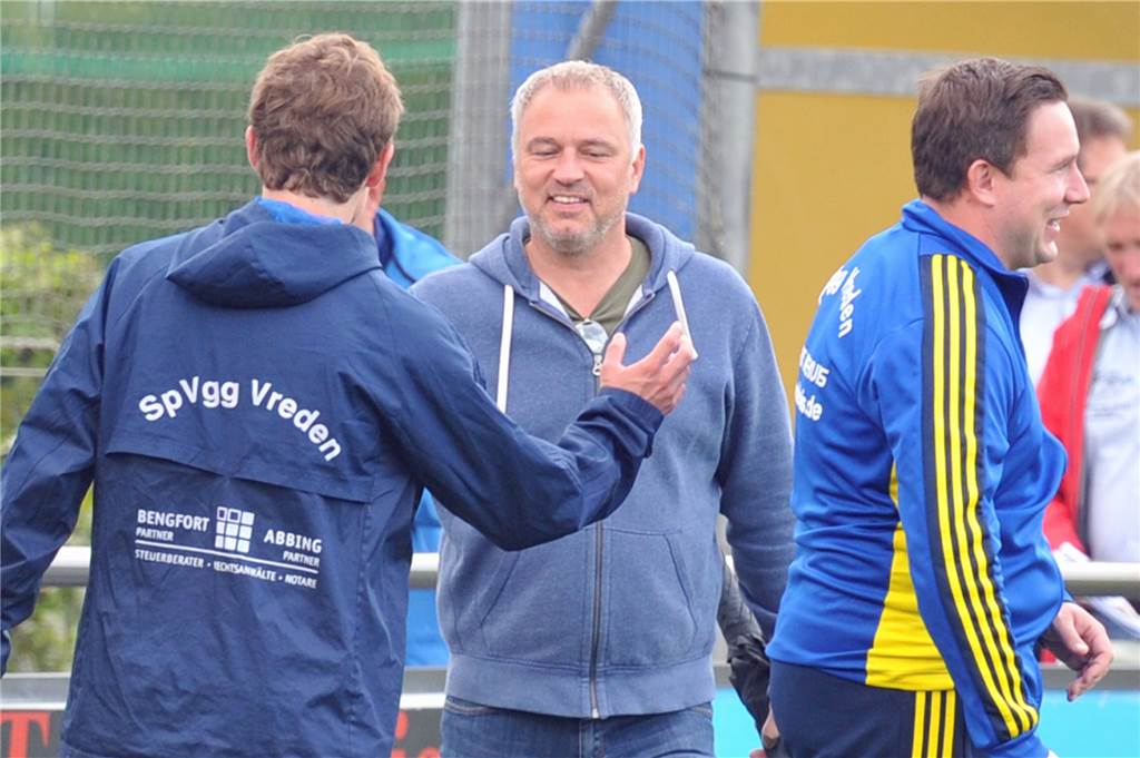 SpVgg Vreden verpflichtet „Rohdiamant“ von Preußen Münster Der Sportliche Leiter Frank Bajorath (M.) und Torwarttrainer Steffen Warnecke (r.) freuen sich auf einen neuen Keeper bei der SpVgg.