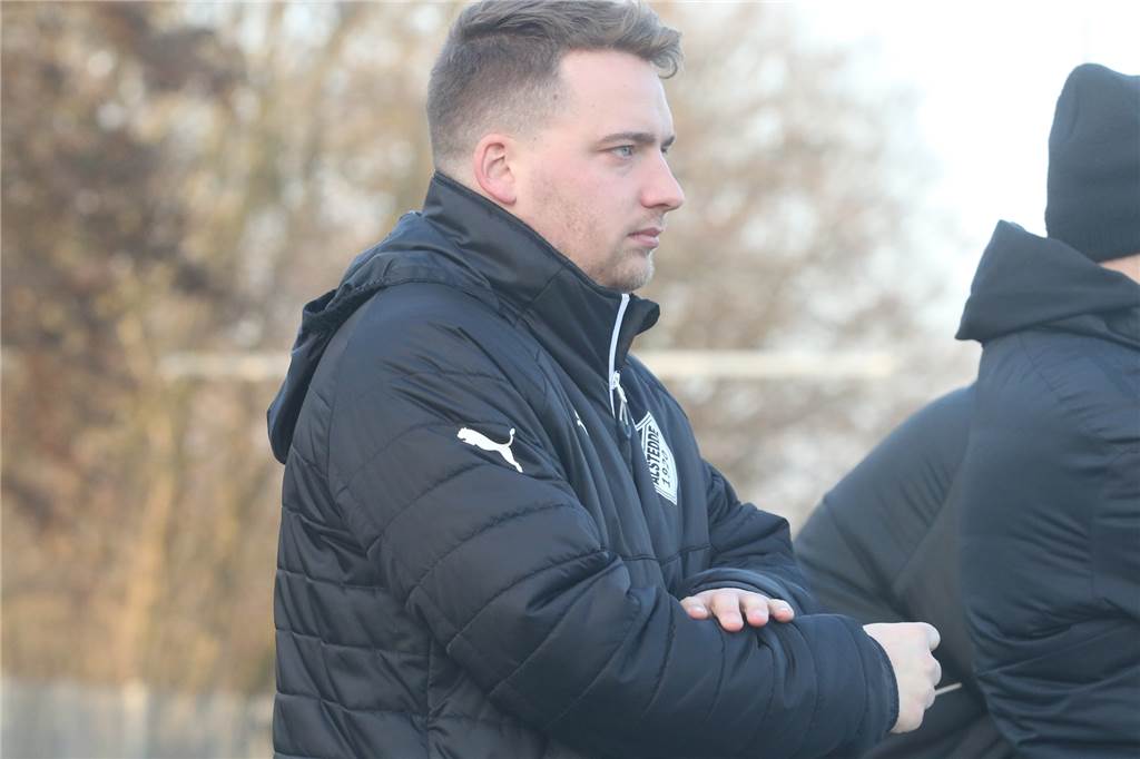 BW Alstedde und die Kaderplanung: „Warum rufst du mich überhaupt an?“ Der Sportliche Leiter von BW Alstedde Benedikt Kuhne hat zwei A-Jugendliche zur ersten Mannschaft hochgezogen.