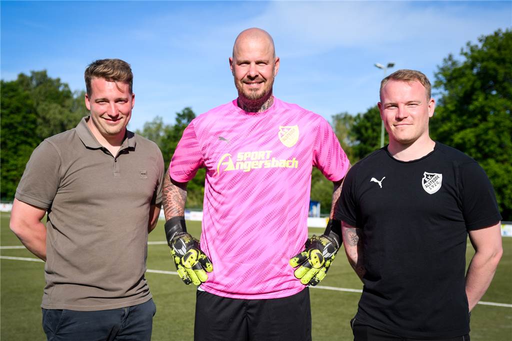 Hintergründe zum Kirschstein-Kracher im Überblick: „So etwas hat es hier noch nie gegeben“ Der Sportliche Leiter von BW Alstedde Benedikt Kuhne (l.) und Trainer Tim Hermes (r.) können demnächst auf die Profi-Erfahrung von Sascha Kirschstein zurückgreifen.