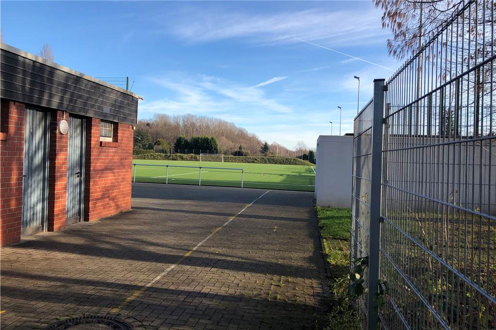 SPD will neuen Parkplatz am Ende der Nierstefeldstraße in Derne Der Sportplatz am Plümers Ort wird von SuS Derne und Ay Yildiz Derne genutzt