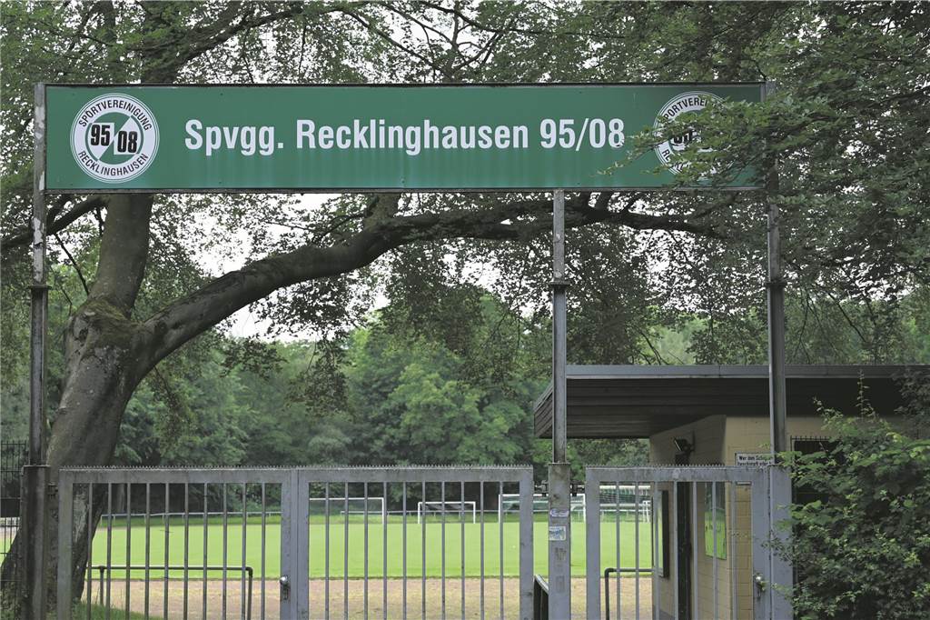 Tätlicher Angriff nach Spielschluss: Recklinghäuser Fußballer kassiert Rekordsperre Sportanlage Schimmelsheider Park in Recklinghausen.