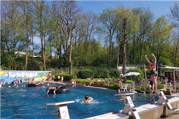 Der Sprung ins kühle Nass ist im Freibad Bornekamp erst ab 18 Uhr am Dienstagabend wieder möglich.