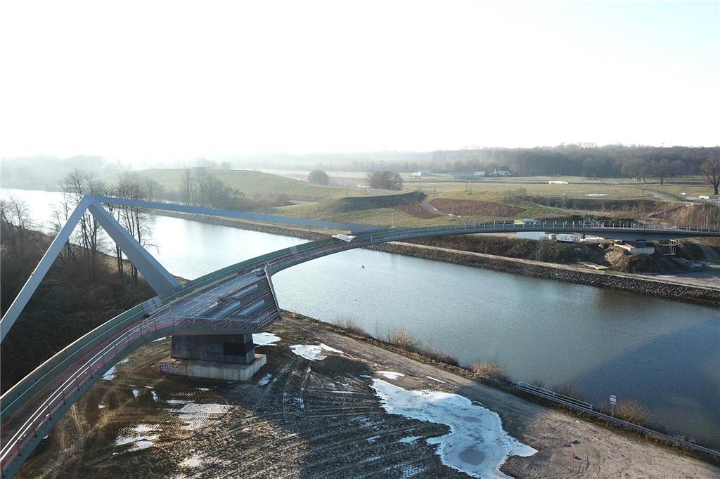 Sprung über die Emscher: Wann die Mega-Brücke fertig wird und