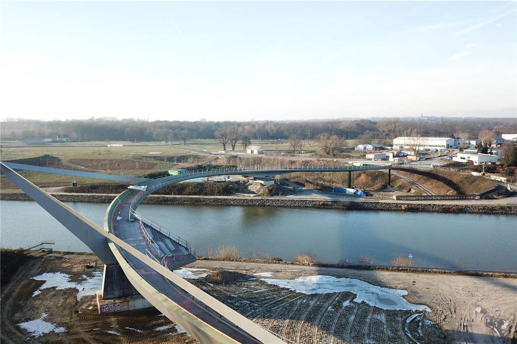 Sprung über die Emscher: Wann die Mega-Brücke fertig wird und