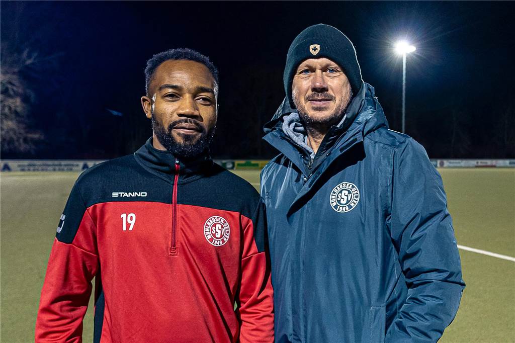 Last-Minute-Coup des SSV Mühlhausen-Uelzen sorgt für Furore Der SSV Mühlhausen und Trainer Marc Woller sicherten sich mit Francis Chikwuo Dinyelu (l.) einen langjährigen Routinier für das Mittelfeld.