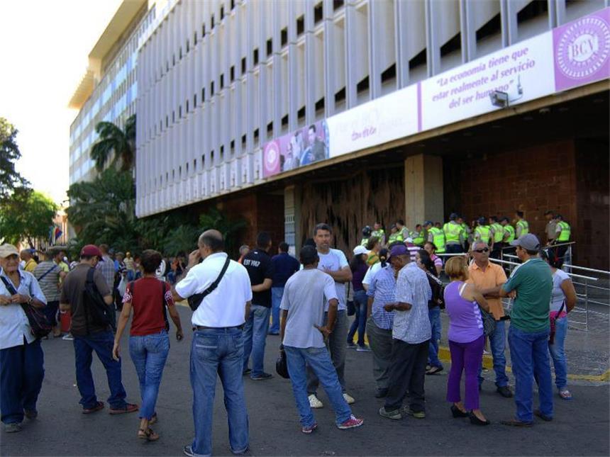Nach heftigen Protesten: Venezuela gibt Bargeld wieder frei Der Staat mit den weltweit größten Erdölreserven leidet unter einer Hyperinflation. Foto: Humberto Matheus