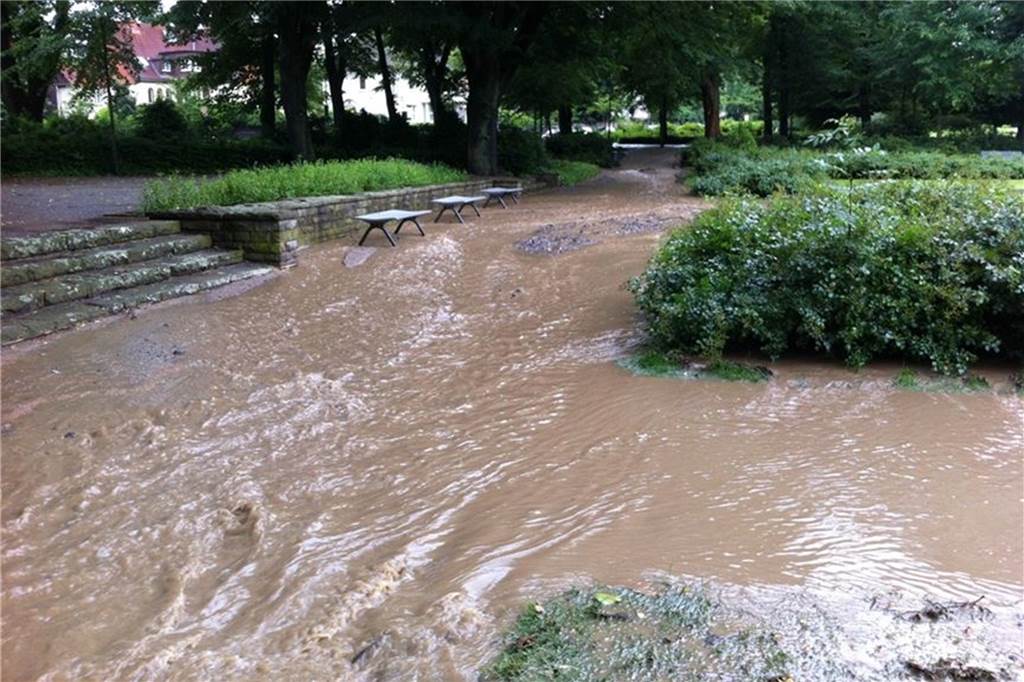 Der Stadtgarten und die umliegenden Häuser sind anfällig für Hochwasser. Beispielsweise staute sich 2013 in Folge eines Unwetters das Wasser am Stadtgarten.
