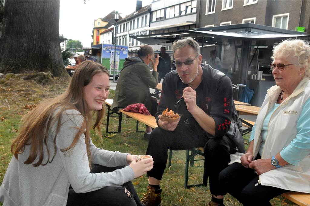 Der Stadtpark in Schwerte steht vor dem Verkauf - es geht um einen Deal mit der Stadt Der Stadtpark an der Bahnhofstraße wird zunehmend für Veranstaltungen genutzt, zuletzt noch am Donnerstag wieder für den Streetfood-Markt.