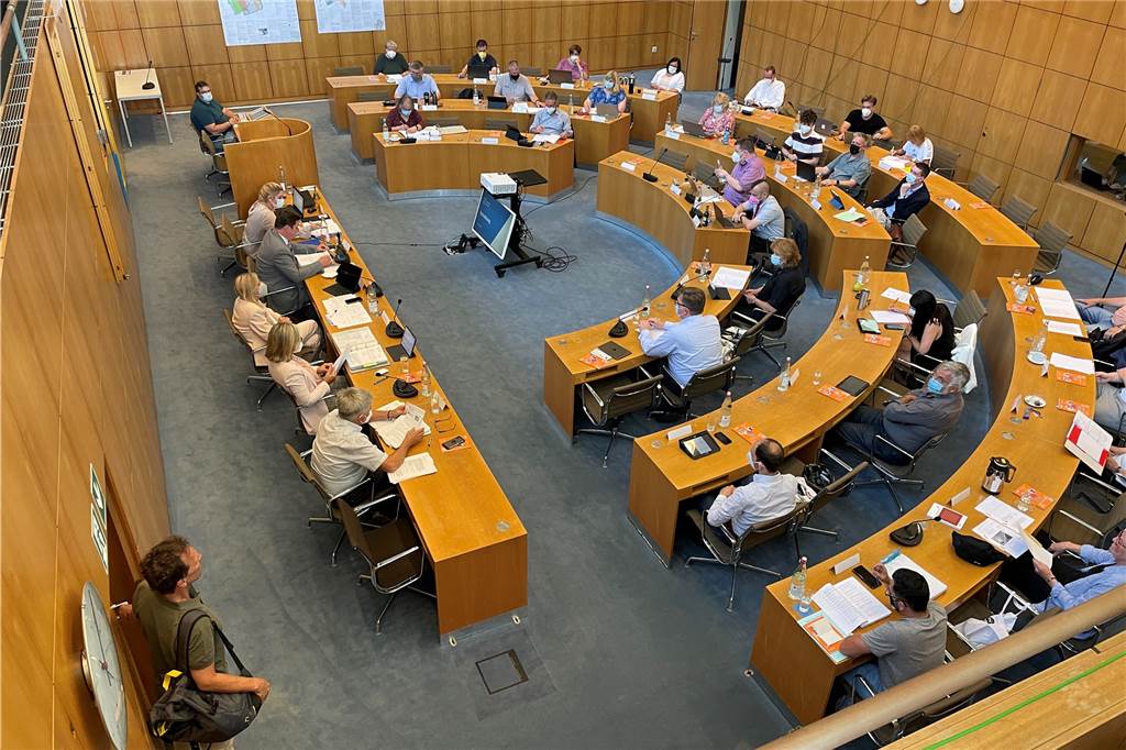 Debatte um Tempo 30: Bald nur noch gedrosselt durch Castrop-Rauxel? Der Stadtrat stimmte in Mehrheit für den Beitritt Castrop-Rauxels zur „Initiative lebenswerte Städte“.