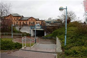 Der stadtseitige Tunnel wird für den neuen Vorplatz abgerissen und verfüllt. Wie der der Bahnhofs-Umbau beginnt dies aber erst im vierten Quartal 2020.
