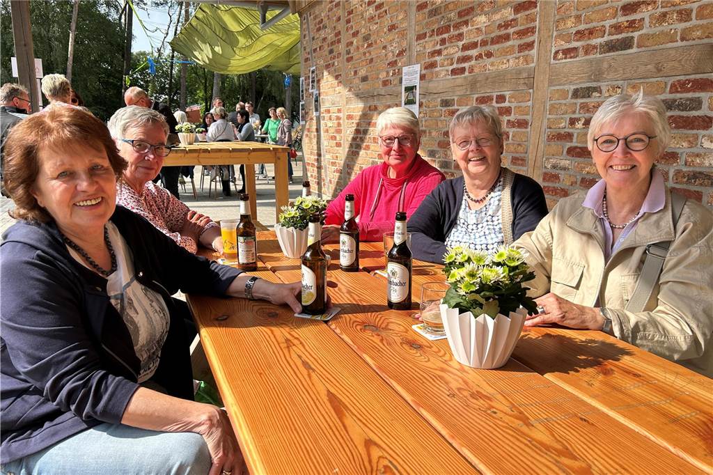 Der Stammtisch „Die Radler“ hatte die Eröffnungsfeier des Tretbeckens am 7. Juni als Ziel gewählt.