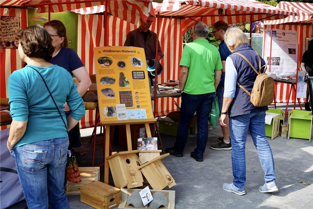 Umweltmesse feierte im Bürgerpark in Dorsten erfolgreich Premiere Der Stand der Biologischen Station Lembeck, an dem auch Nisthilfen präsentiert wurden.
