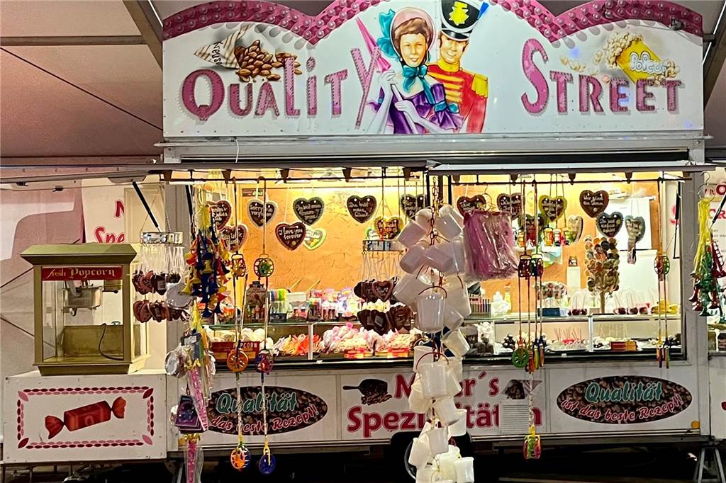 Exoten auf dem „Festi Ramazan“ in Dortmund: Wie kommen Speisen aus Afrika und vom Balkan an? Der Stand von Schausteller Roland Borghoff. Er kommt bereits seit vielen Jahren zum „Festi“.
