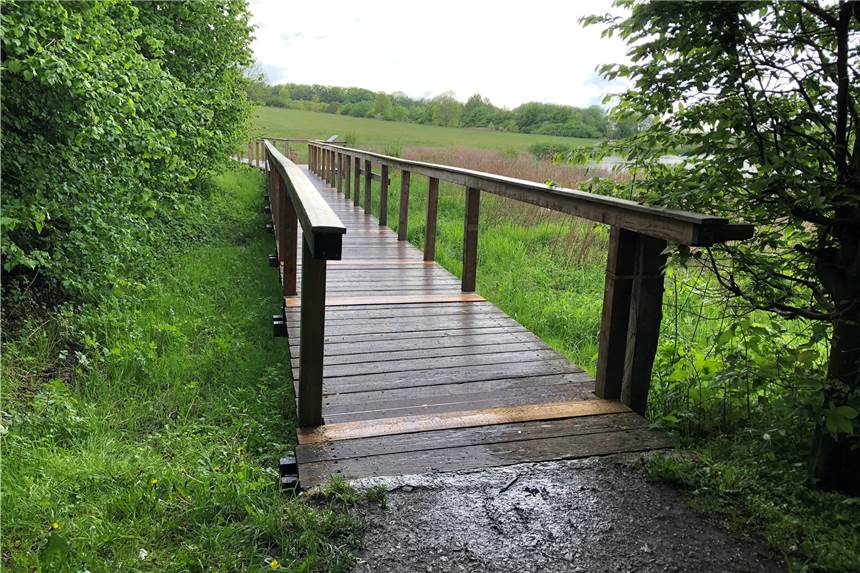 Steg am Lanstroper See wieder begehbar - aber nur vorübergehend Der Steg am Lanstroper See ist wieder begehbar. Allerdings soll er langfristig noch einmal von Grund auf saniert werden