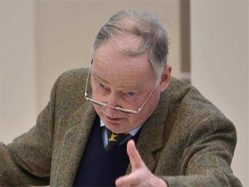 Nach Angriff auf Reporter bei AfD-Demo: DJV fordert mehr Schutz Der stellvertretende AfD-Vorsitzende Alexander Gauland kritisierte den Angriff auf Journalisten scharf. Foto: Bernd Settnik/Archiv