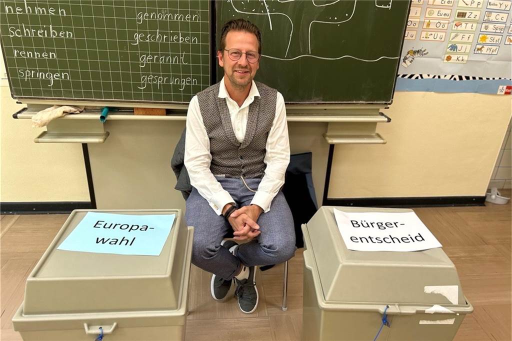 CDU in Raesfeld wieder vorne, herbe Verluste für die Grünen Der stellvertretende Wahlleiter Boris Hudournik war mit der Wahlbeteiligung schon zur Mittagszeit durchaus zufrieden.