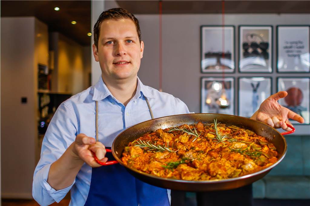Sternekoch zeigt uns sein Lieblingsgericht – es schmeckt auch ohne Schnecken Der Sternekoch und sein Lieblingsgericht: Michael Dyllong und die „Paella Valenciana“