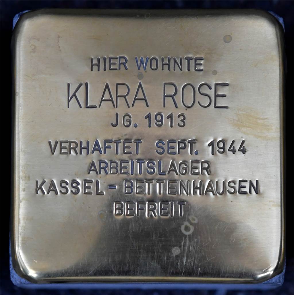 Lünerin überlebte Holocaust: Enkelin dankbar für Stolpersteine Der Stolperstein erinnert an Klara Rose, die Großmutter von Sonya Kolowrat.