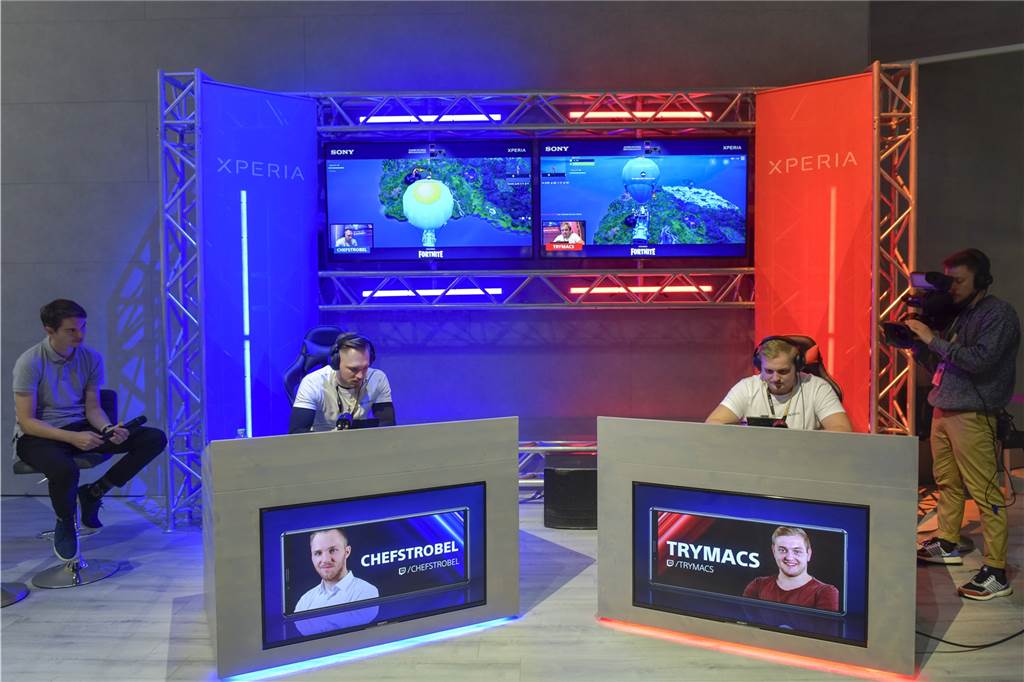 Berühmter Youtuber gründet Amateurfußballmannschaft - die trainiert fast nie Der Streamer Trymacs (r.) hat eine Fußballmannschaft gegründet.