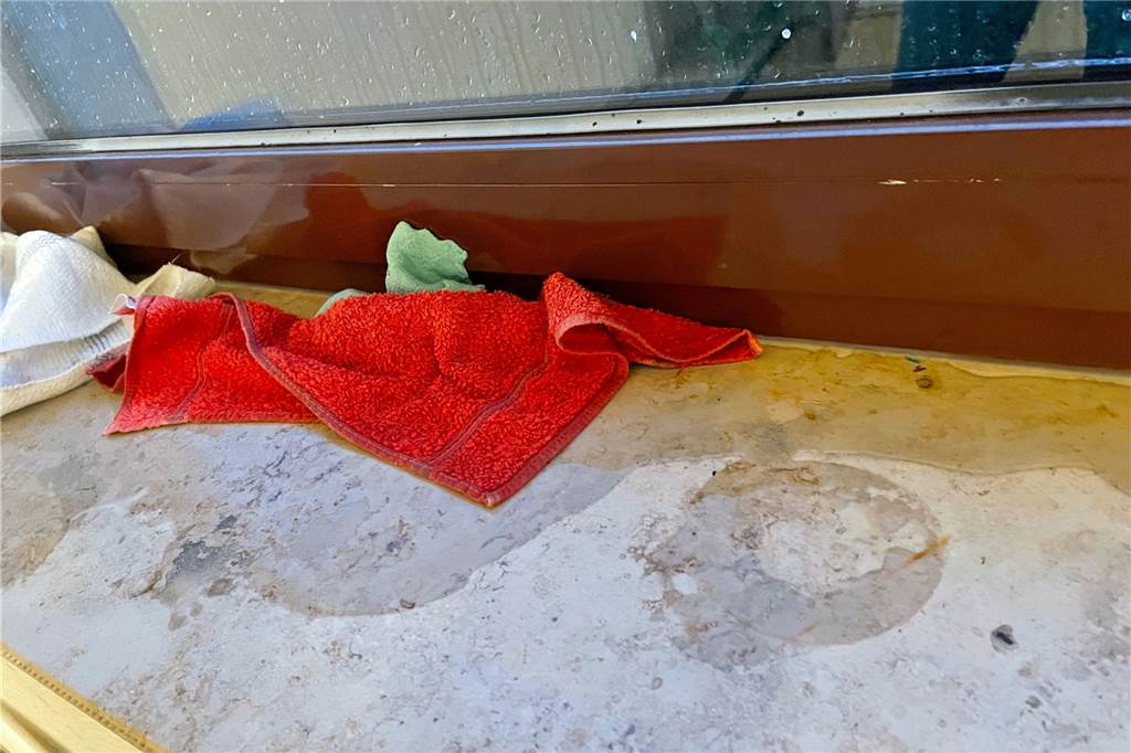 Ticker zum Sturm in Werne und Ascheberg: Antonia trifft ein - Ausfälle bei der Eurobahn Der Sturm drückte den Regen durchs Fenster an der Westseite von RN-Redaktionsleiter Jörg Heckenkamp