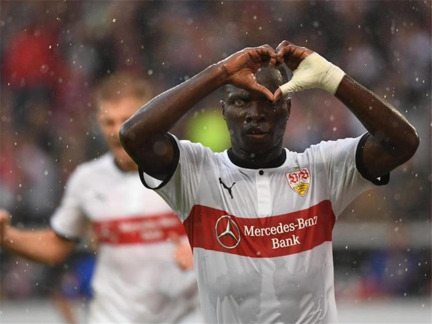 VfB-Stürmer Akolo fit für Frankfurt-Spiel Der Stuttgarter Chadrac Akolo meldete sich einsatzbereit. Foto: Marijan Murat