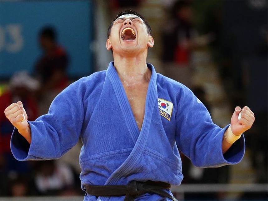 Song Dae-Nam gewinnt Gold in 90-Kilo-Klasse Der Südkoreaner Song Dae-Nam triumphiert im Finalkampf. Foto: Michael Kappeler