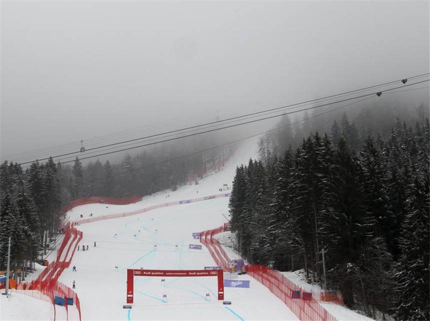 Dichter Nebel: Super-G in Garmisch abgesagt Der Super-G der Herren in Garmisch-Partenkirchen ist wegen Nebels abgesagt worden. Foto: Stephan Jansen