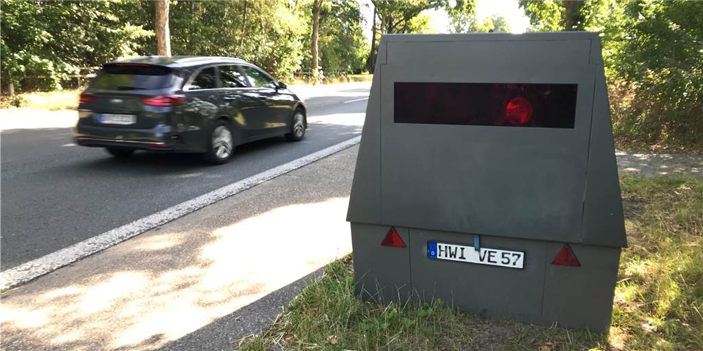 Superblitzer in Werne: Hier gibt es teure Fotos für Autofahrer Ein Blitzer steht am Straßenrand der B54.