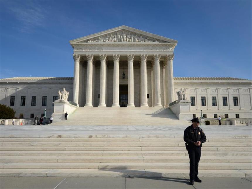 Höchstes US-Gericht entscheidet über Homo-Ehe Der Supreme Court in Washington muss über die umstrittene Homo-Ehe entscheiden. Foto: Michael Reynolds/Archiv